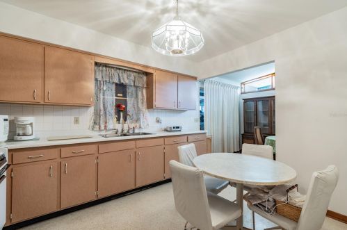 3305 Ehrlich Rd, Tampa FL  33618-2507 exterior