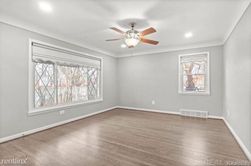 8476 Riverview St, Dearborn Heights MI  48127-1416 exterior