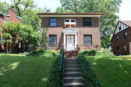 418 Carswold Dr, Saint Louis MO  63105-2029 exterior