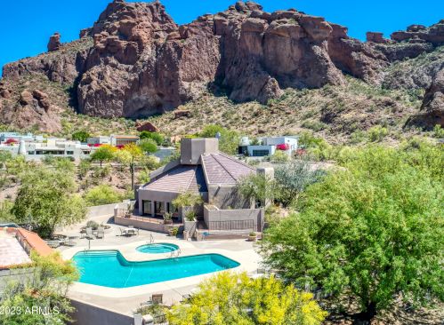 5761 Echo Canyon Cir, Phoenix AZ  85018-1270 exterior