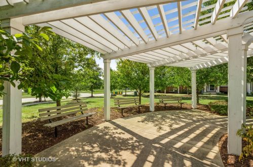 285 Timber Rdg Ct, Joliet IL 60431-1702 exterior