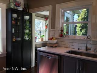 2919 Hayes St, Seattle WA  98199-4247 exterior