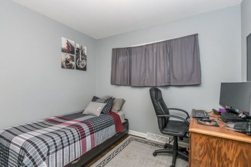 6045 Lincoln Crk Dr, Milwaukee WI 53218-4938 exterior