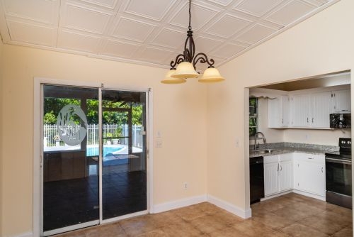 2410 Summit St, Fort Pierce FL  34984-5067 exterior