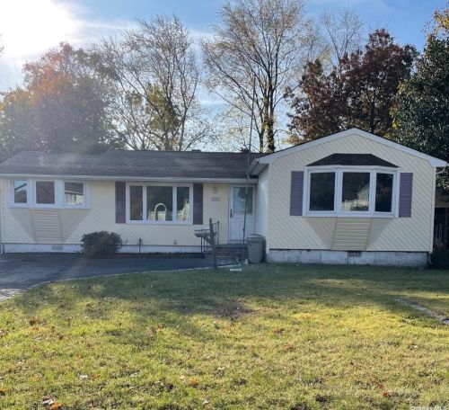 259 Fruitwood Ln, Central Islip, NY 11722-2501