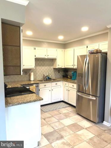 8124 Brightridge Ct, Ellicott MD 21043-6988 exterior