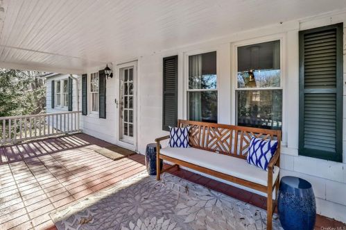 28 Elizabeth Pl, Armonk NY 10504-1425 exterior