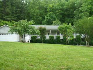 396 Patton Cove Rd, Swannanoa, NC 28778-2918