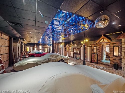 2009 Victoria Hl, Rochester MI exterior