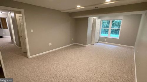 11808 Dinwiddie Dr, Rockville MD  20852-4458 exterior