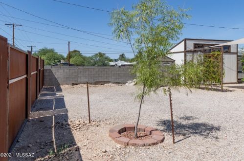 1710 Grant Rd, Tucson AZ 85712-2237 exterior