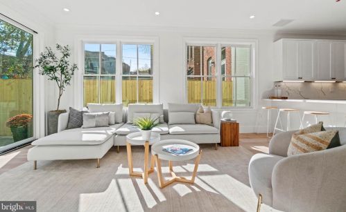 17 9th St, Washington DC  20003-1333 exterior