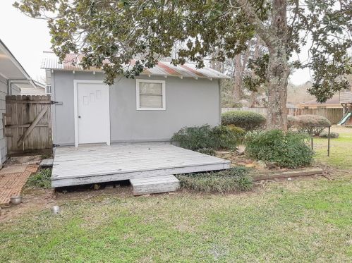 318 Bush Dr, Huntsville TX 77320-3402 exterior