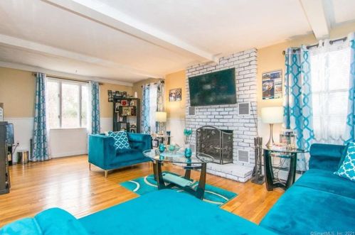 38 Raffia Rd, Enfield CT 06082-5171 exterior