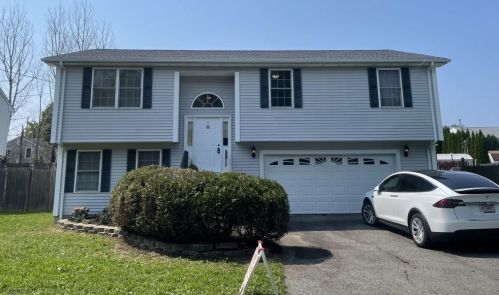 4 Hamlin St, Providence, RI 02907-3618