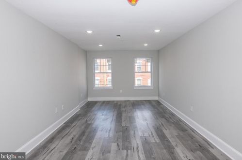 2122 2nd St, Philadelphia PA 19147-3802 exterior