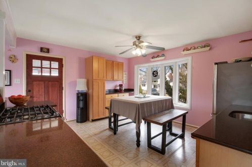 813 Crothers Ln, Rockville MD 20852-1104 exterior