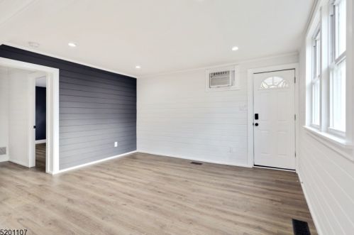 22 Northwestern Trl, Hopatcong NJ  07843-1520 exterior