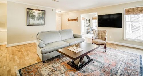 602 Bainbridge Dr, Atlanta GA 30327-4267 exterior