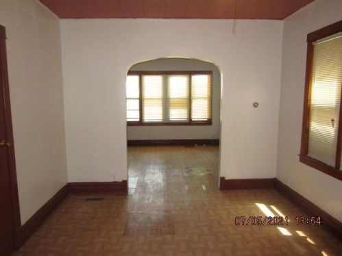 8516 Escanaba Ave, Chicago IL  60617-2537 exterior