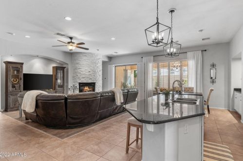 2425 Barbie Ln, Phoenix AZ  85085-5004 exterior