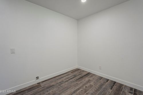 5039 18 Ave, Phoenix AZ 85015-6121 exterior