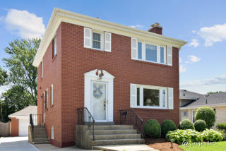 281 Highview Ave, Elmhurst, IL 60126-2519