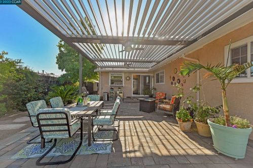 1326 Oregon Dr, Concord CA 94521-4640 exterior