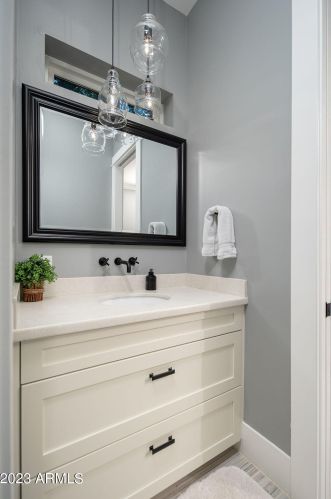 3302 51st St, Phoenix AZ  85018-6612 exterior