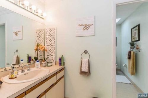 18 Cedarwood Ter, West Paterson NJ exterior