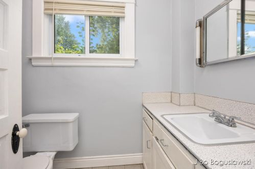 818 Paris Ave, Grand Rapids MI 49546-8314 exterior