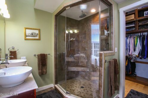 15 Franklin St, Lenox MA 01240-2304 exterior