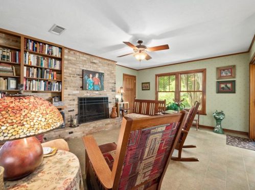 5807 Bullard Dr, Austin, TX 78757-4403