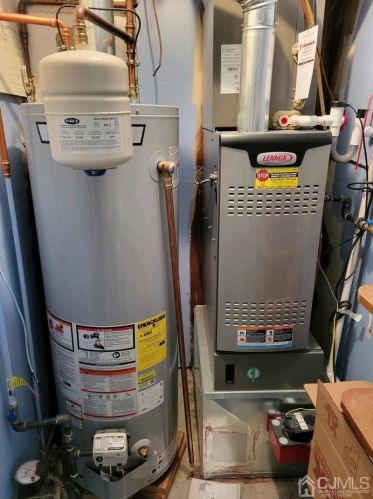 462 Old Post Rd, Edison NJ  08817-4646 exterior