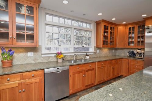 668 Ridgebury Rd, Ridgefield CT 06877-1117 exterior