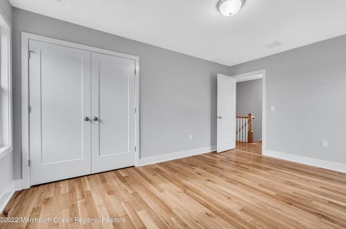 16 John St, Old Bridge NJ 08857-1705 exterior