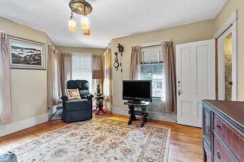 30 Clement Ave, Peabody MA 01960-6107 exterior