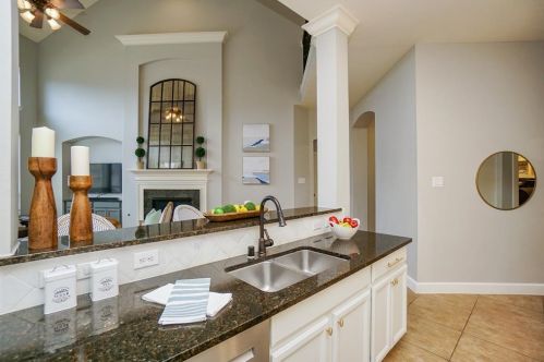 28206 Wild Mustang Ln, Fulshear TX 77441-2066 exterior