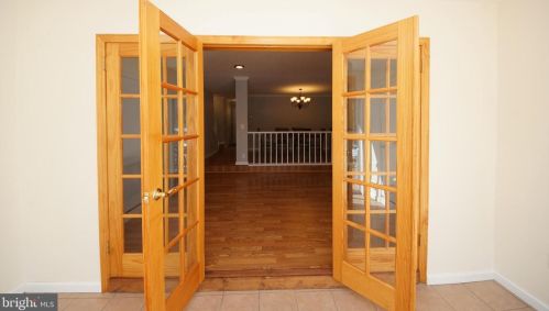 25 Jasmine Ct, Trenton NJ 08648-4808 exterior