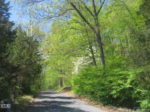 11 Mtn Rd, Wilton CT 06897-4912 exterior