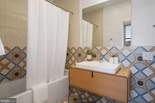 1329 10 St, Washington DC 20002-3718 exterior