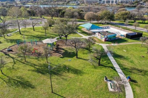 33 Chalmers Ave, Austin TX 78702-5441 exterior