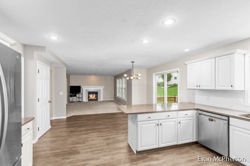 2114 Gettysburg Dr, Grand Rapids MI 49508-6560 exterior