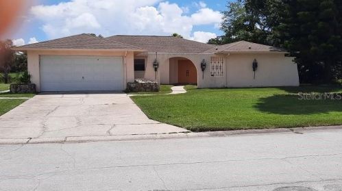 7433 Lake Forest Cir, Port Richey FL  34668-5831 exterior