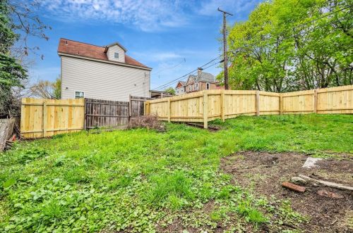 17 Lelia St, Pittsburgh PA 15211-2228 exterior