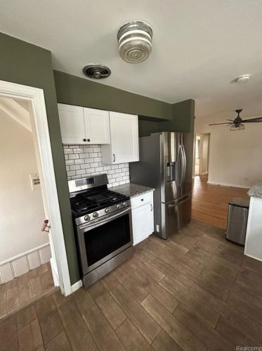 454 Conway St, Walled Lake MI  48390-3329 exterior