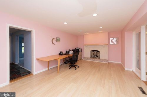 2076 Packard Ave, Huntingdon Valley PA 19006-6418 exterior