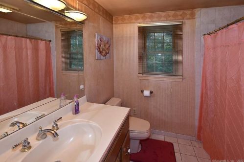 44 Marjorie Ln, Vernon CT 06066-4007 exterior