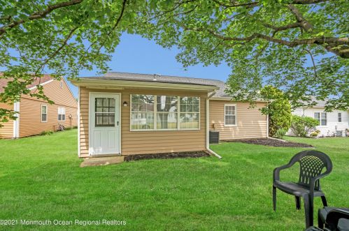 8 Leighton Ln, Lakehurst NJ  08759-6711 exterior