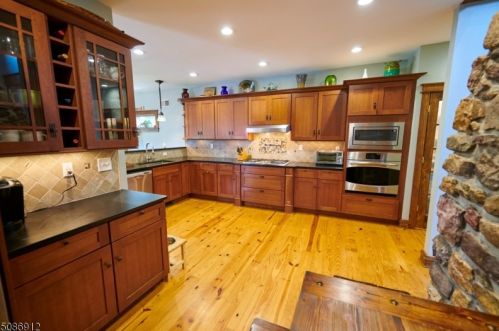 30 Longview Trl, Parsippany, NJ 07834-2020